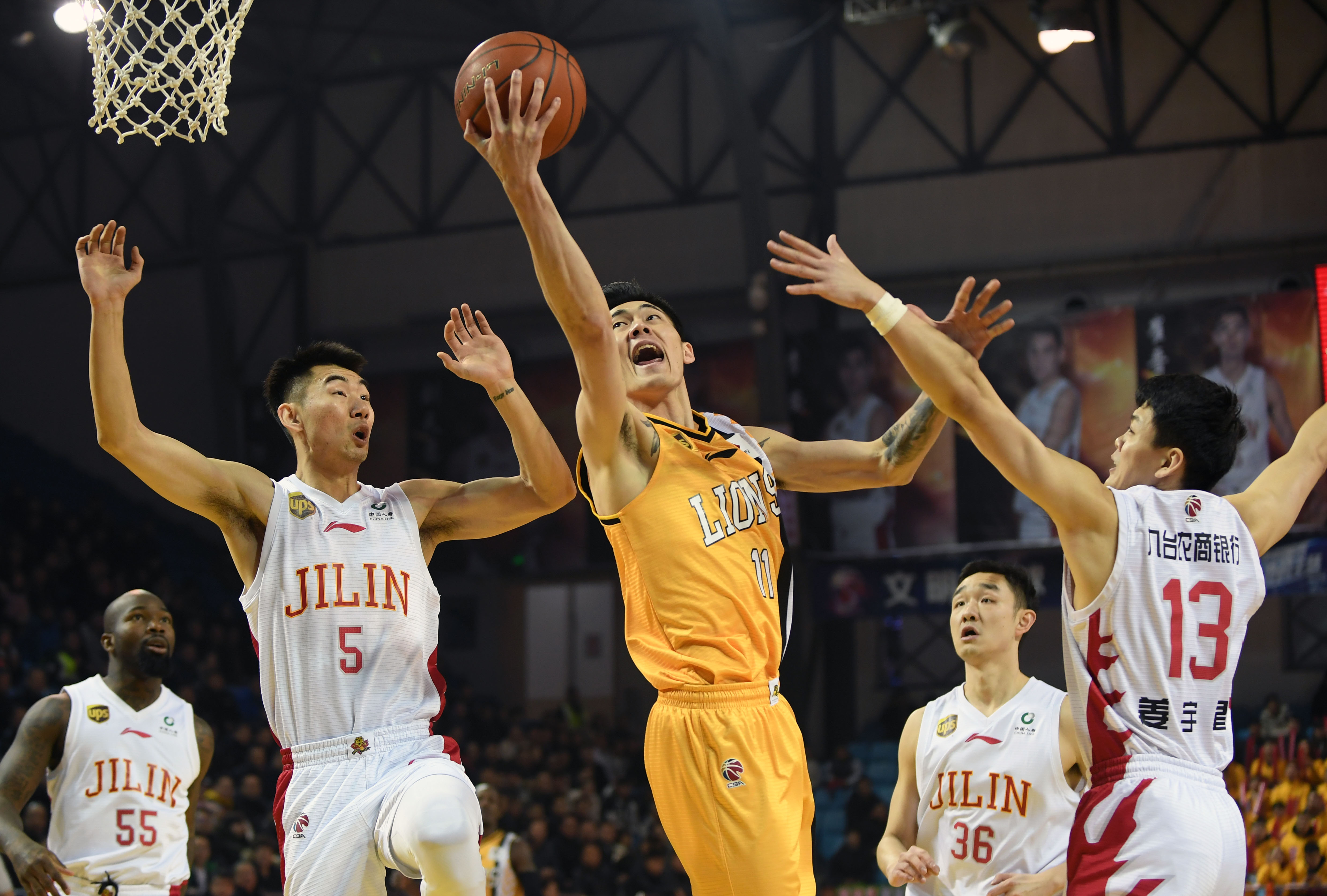 不仅是对她 不仅是对她