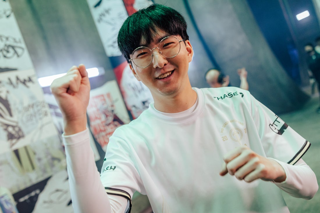 与冷光下仍 与冷光下仍